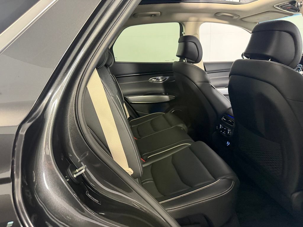Used 2025 Genesis Electrified GV70 AWD/4WD image 30