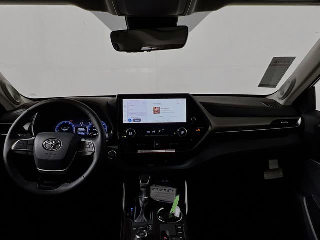 New 2025 Toyota Highlander Limited image 27
