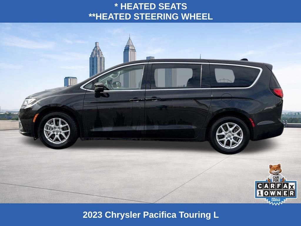 Used 2023 Chrysler Pacifica Touring-L video 2
