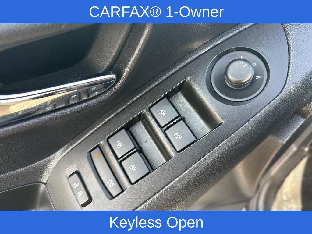 Used 2022 Chevrolet Trax LT w/ Midnight Edition image 17