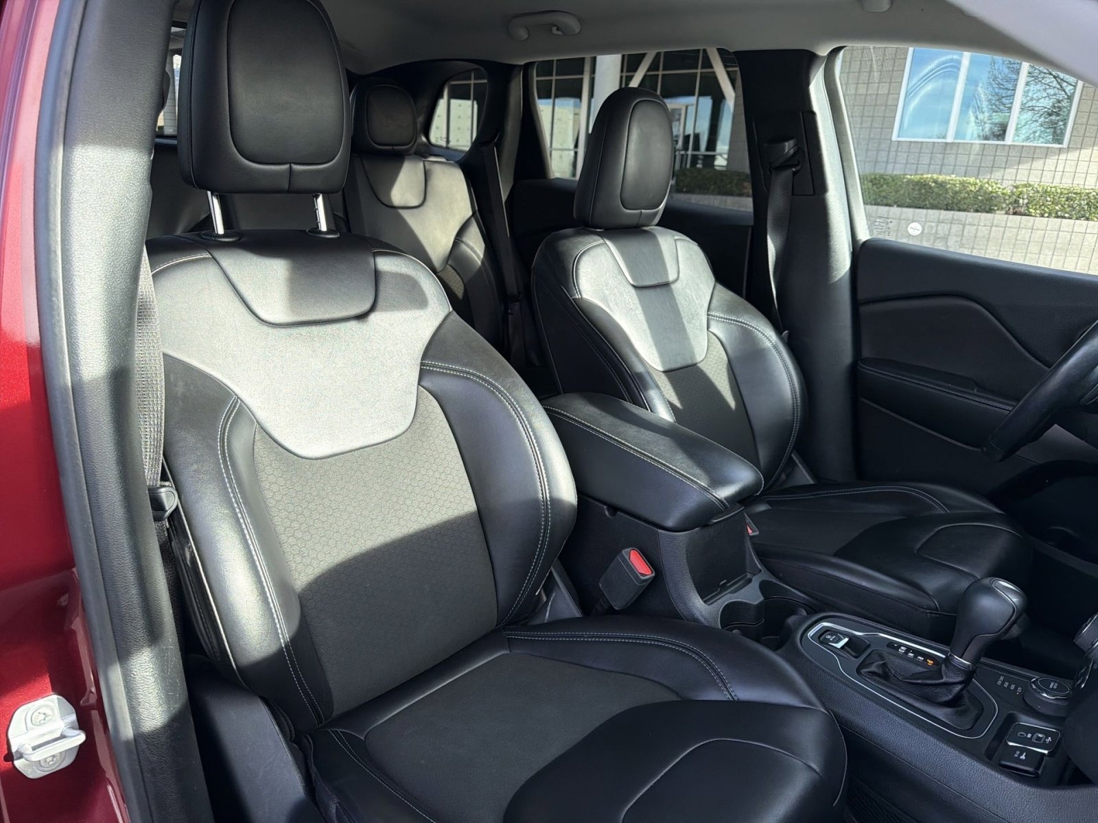 Certified 2020 Jeep Cherokee Latitude Plus w/ Cold Weather Group image 33