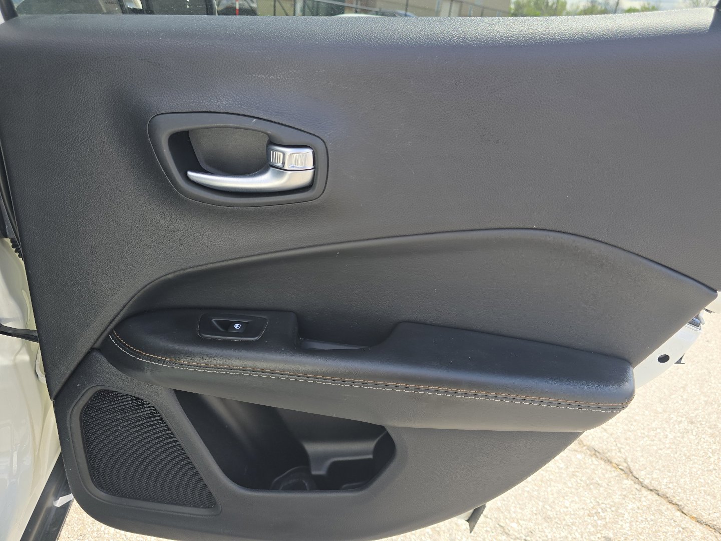 Used 2018 Jeep Compass Latitude w/ Popular Equipment Group AWD/4WD image 21