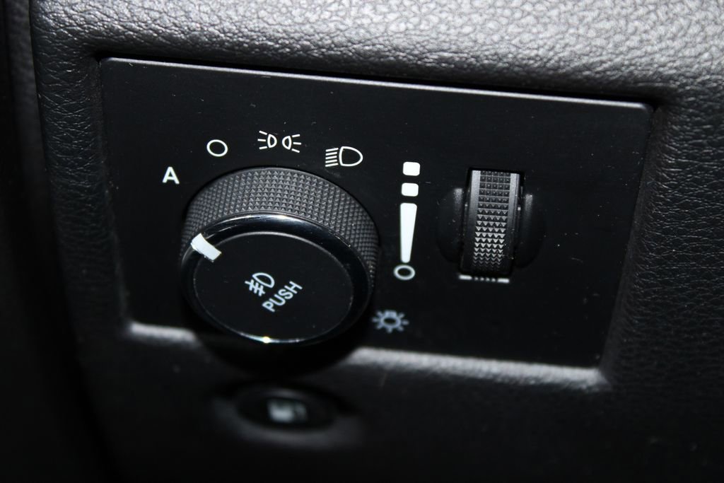 Used 2020 Jeep Grand Cherokee Altitude image 38