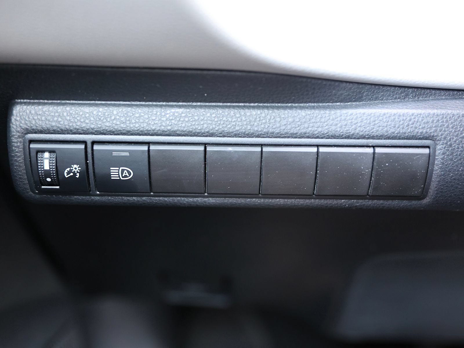 Used 2023 Toyota Corolla LE w/ LE Convenience Package FWD image 33