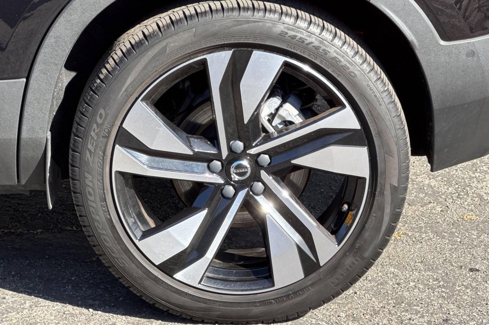 Used 2023 Volvo XC40 B5 Plus w/ Protection Package Premier AWD/4WD image 12