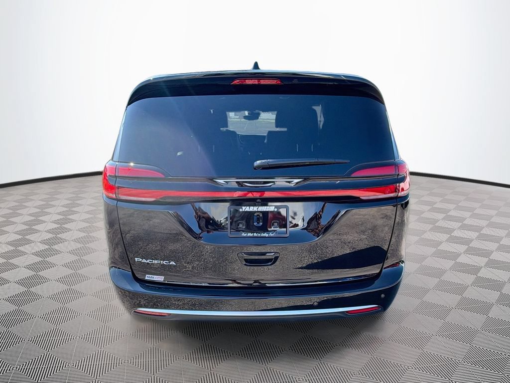 New 2027 Chrysler Pacifica Select FWD image 8