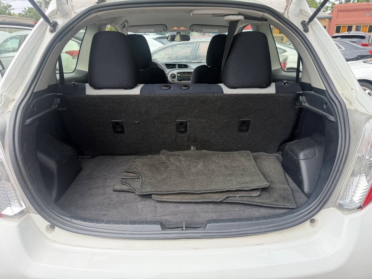 Used 2012 Toyota Yaris L FWD image 12