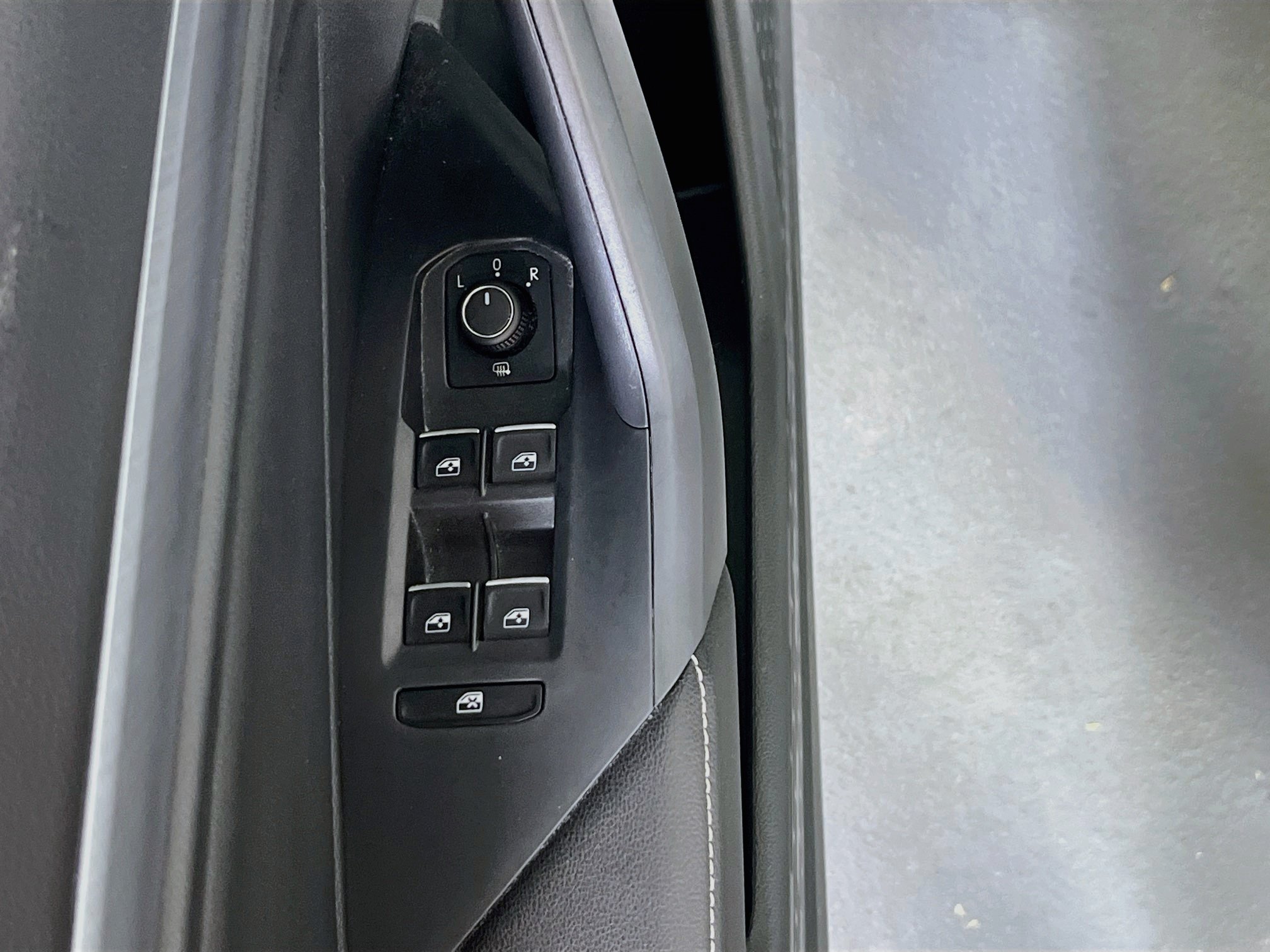 Used 2023 Volkswagen Jetta SE FWD image 17
