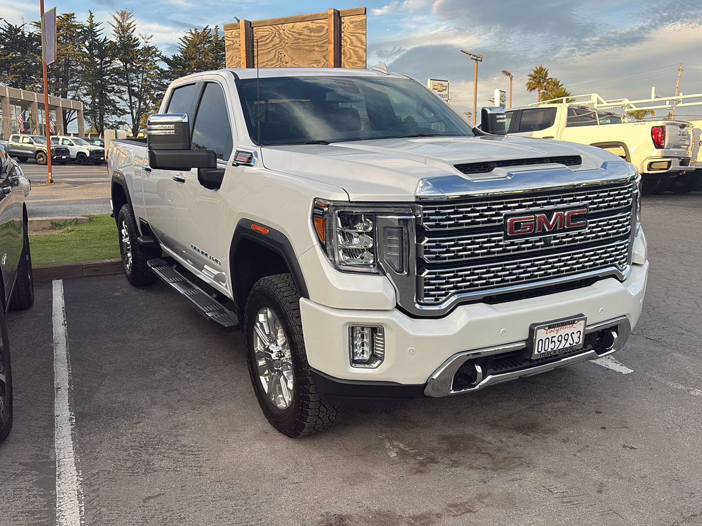 Used 2023 GMC Sierra 2500 Denali image 3