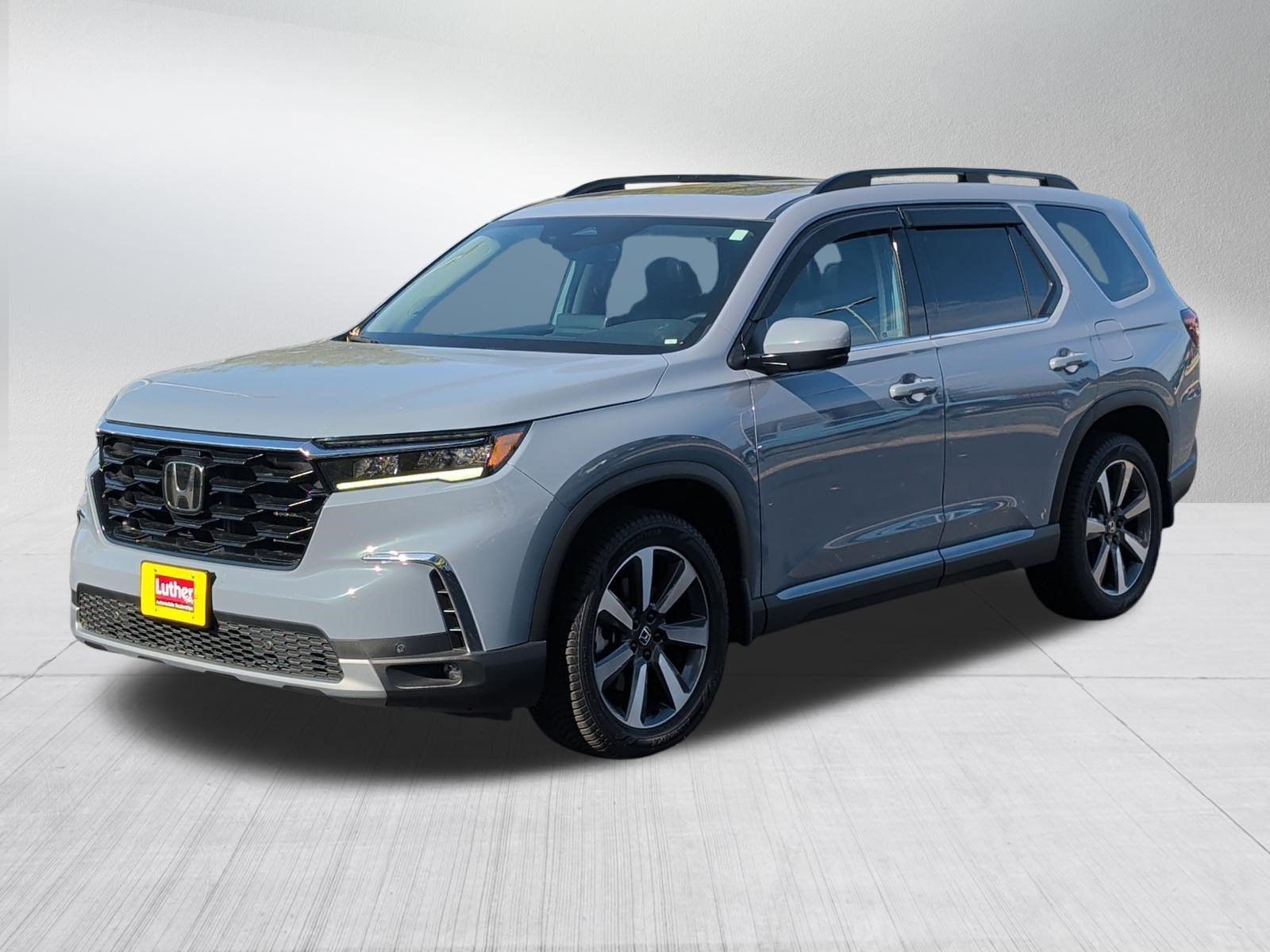 Used 2023 Honda Pilot Touring image 3