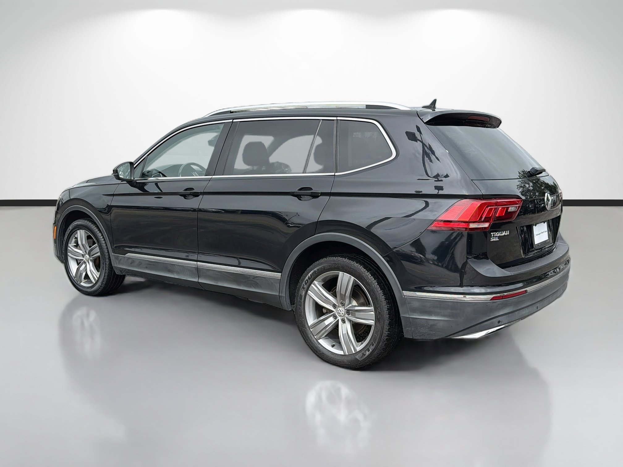 Used 2019 Volkswagen Tiguan SEL Premium w/ 3rd Row Seat Package AWD/4WD image 5