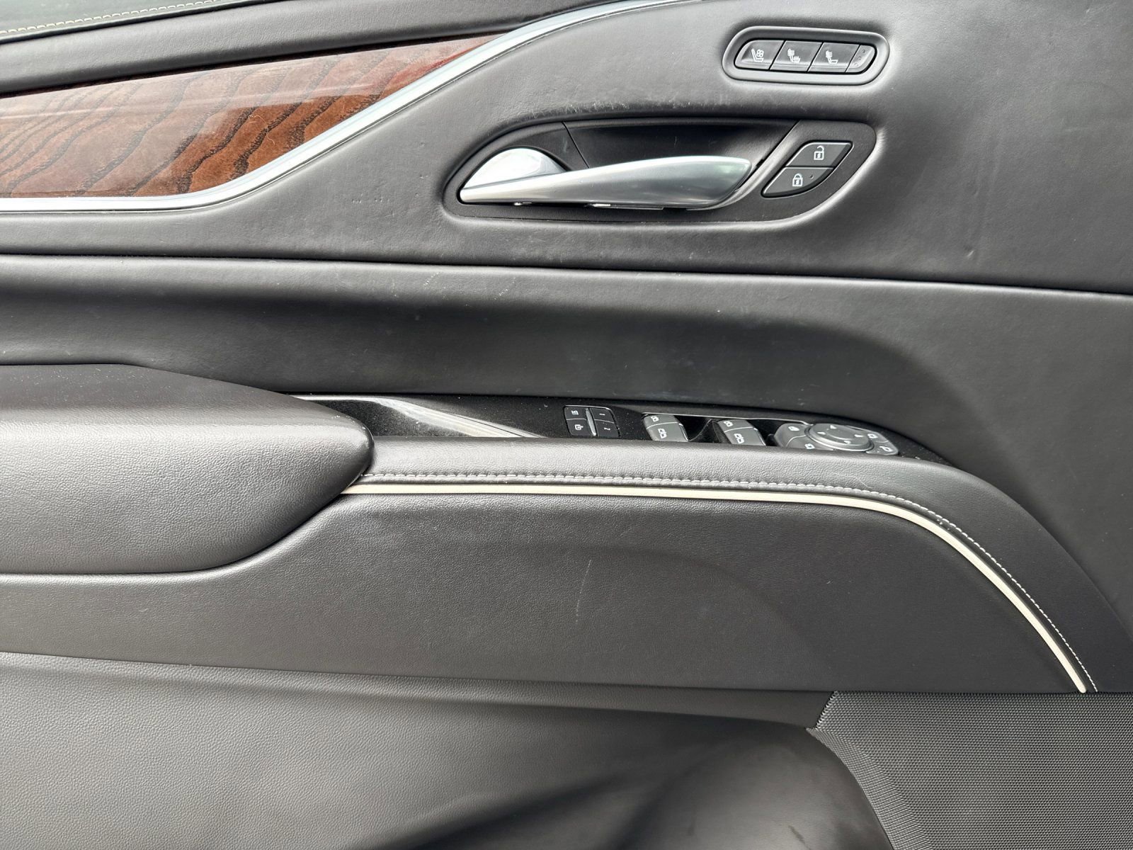 Used 2022 Cadillac Escalade ESV Sport Platinum image 10