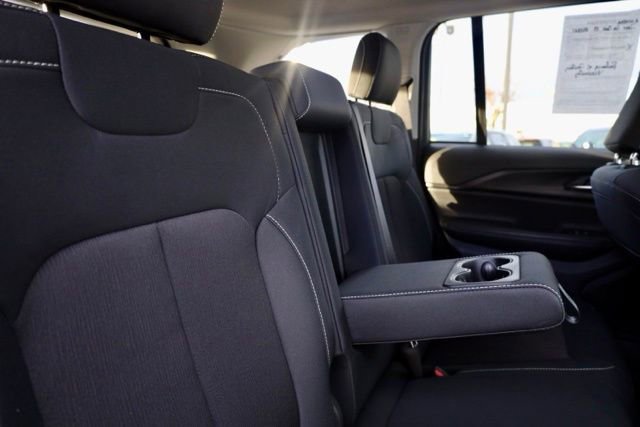 Used 2023 Jeep Grand Cherokee Laredo image 33