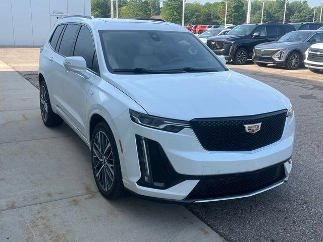 Used 2025 Cadillac XT6 Sport w/ Technology Package AWD/4WD image 2
