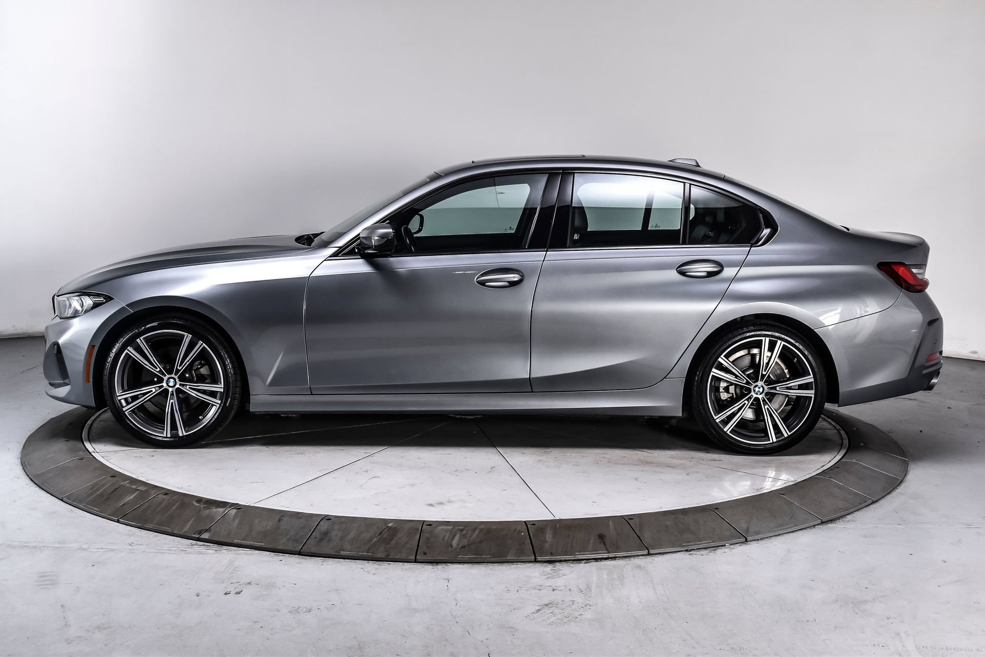 Used 2023 BMW 330i Sedan w/ Driving Assistance Package RWD image 3