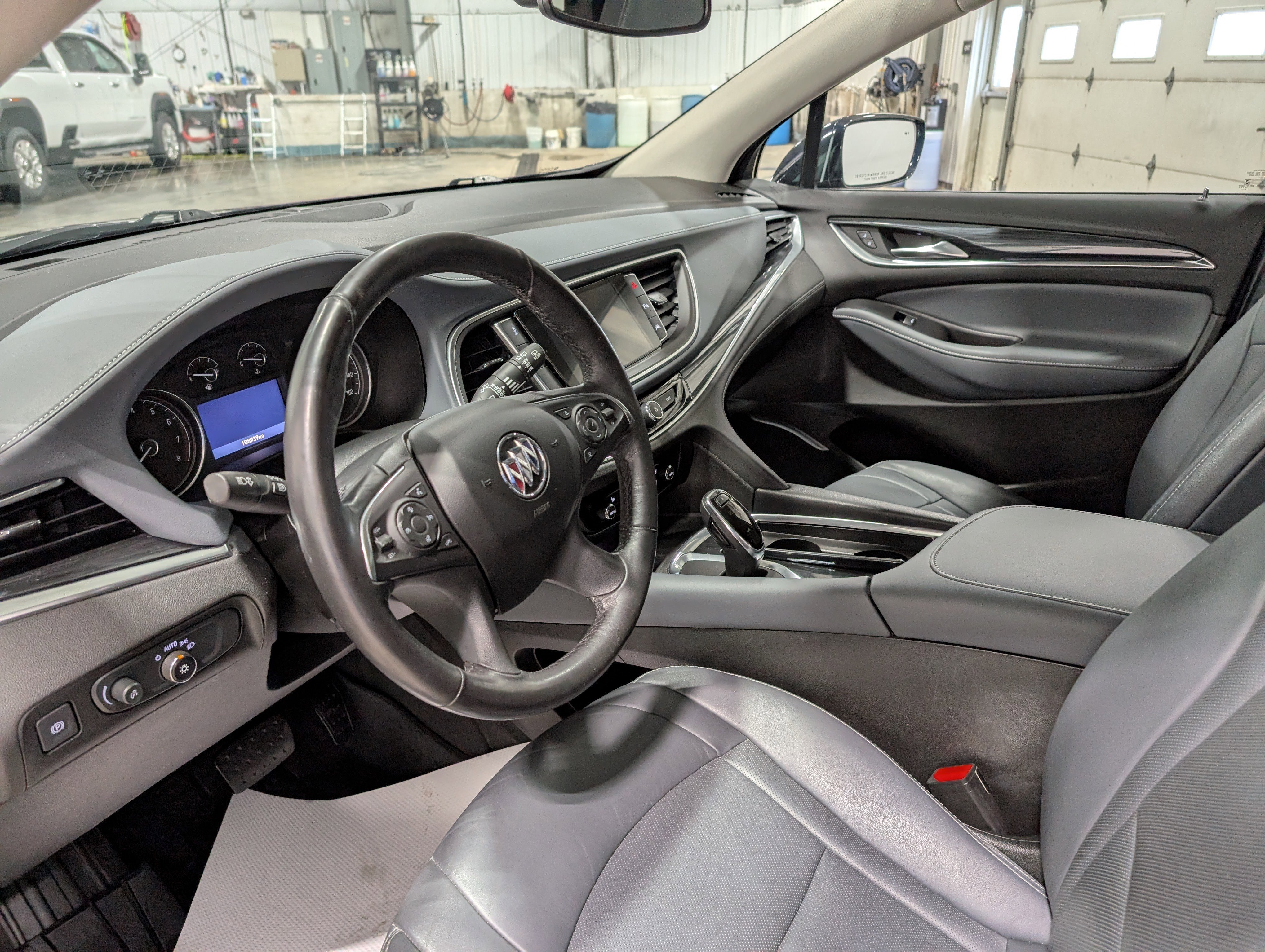 Used 2020 Buick Enclave Premium w/ Sun and Sites Package image 15