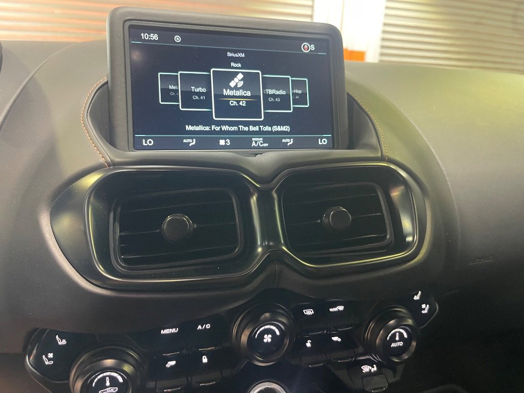 Used 2023 Aston Martin V8 Vantage Roadster image 32