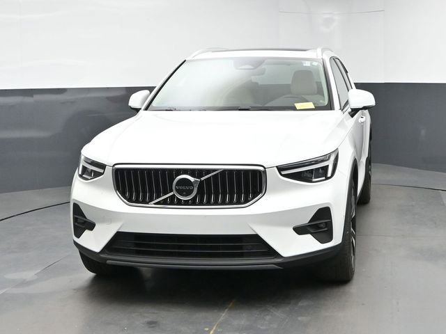 Used 2023 Volvo XC40 B5 Ultimate w/ Protection Package Premier AWD/4WD image 3