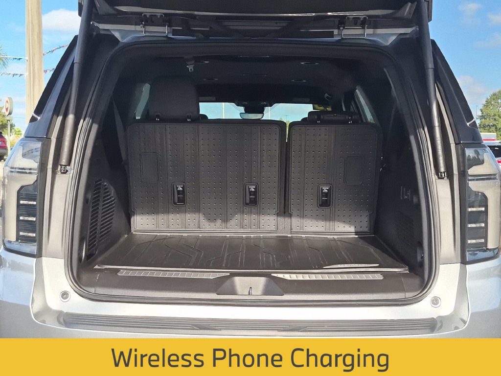 Used 2025 Chevrolet Suburban High Country AWD/4WD image 30