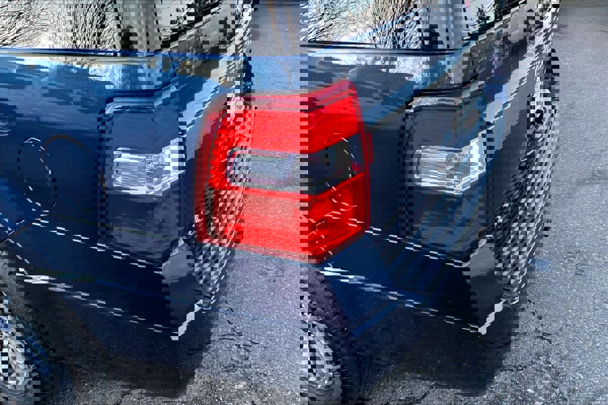 Used 2016 Ford Expedition EL XLT image 22