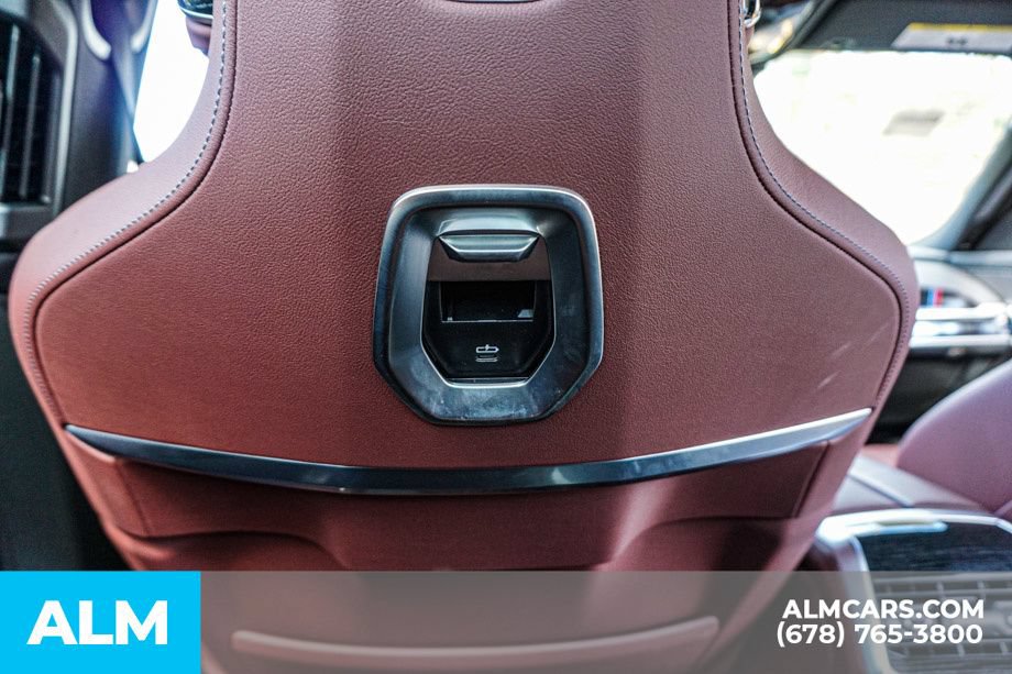 Used 2025 BMW i7 eDrive50 w/ M Sport Package RWD image 33