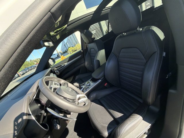 Used 2024 Alfa Romeo Stelvio Veloce AWD/4WD image 15