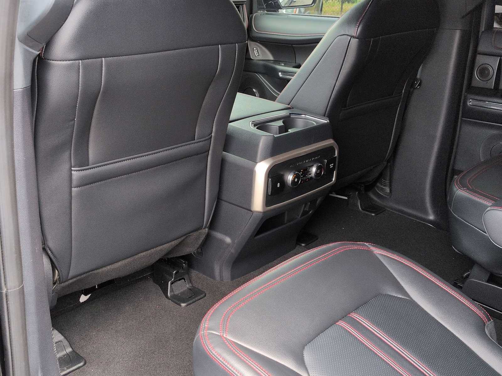 Used 2024 Ford Expedition Limited AWD/4WD image 19