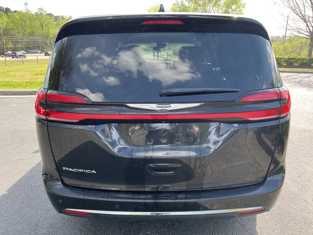 Used 2023 Chrysler Pacifica Touring-L image 6