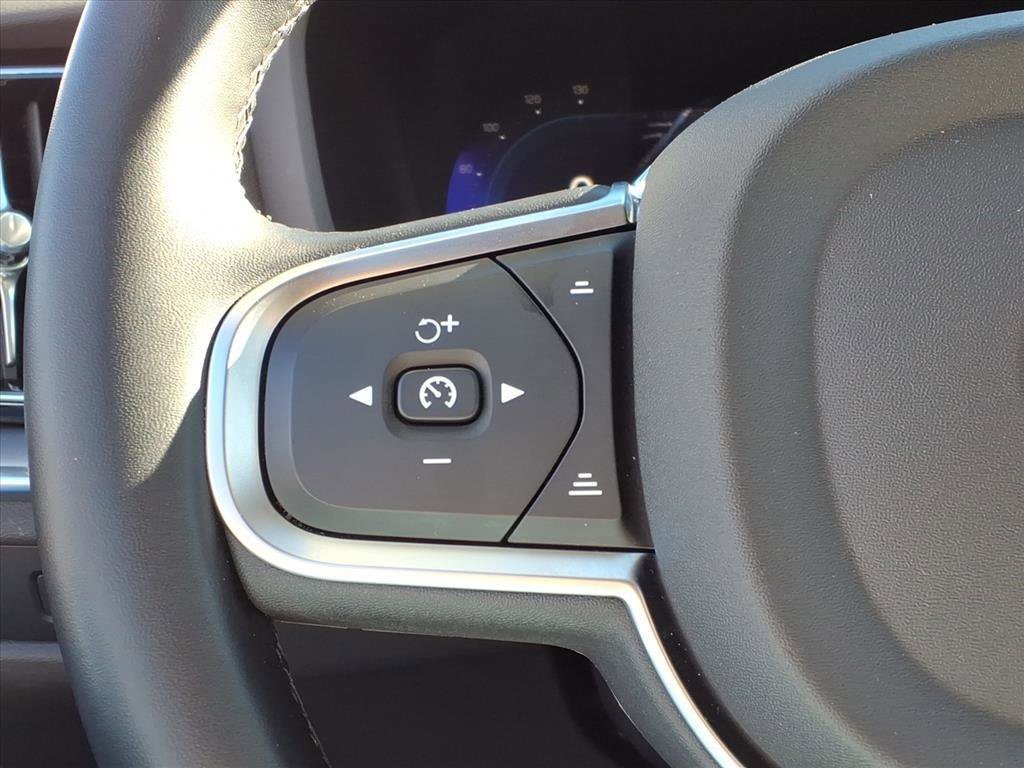 Certified 2025 Volvo S60 B5 Core AWD/4WD image 27
