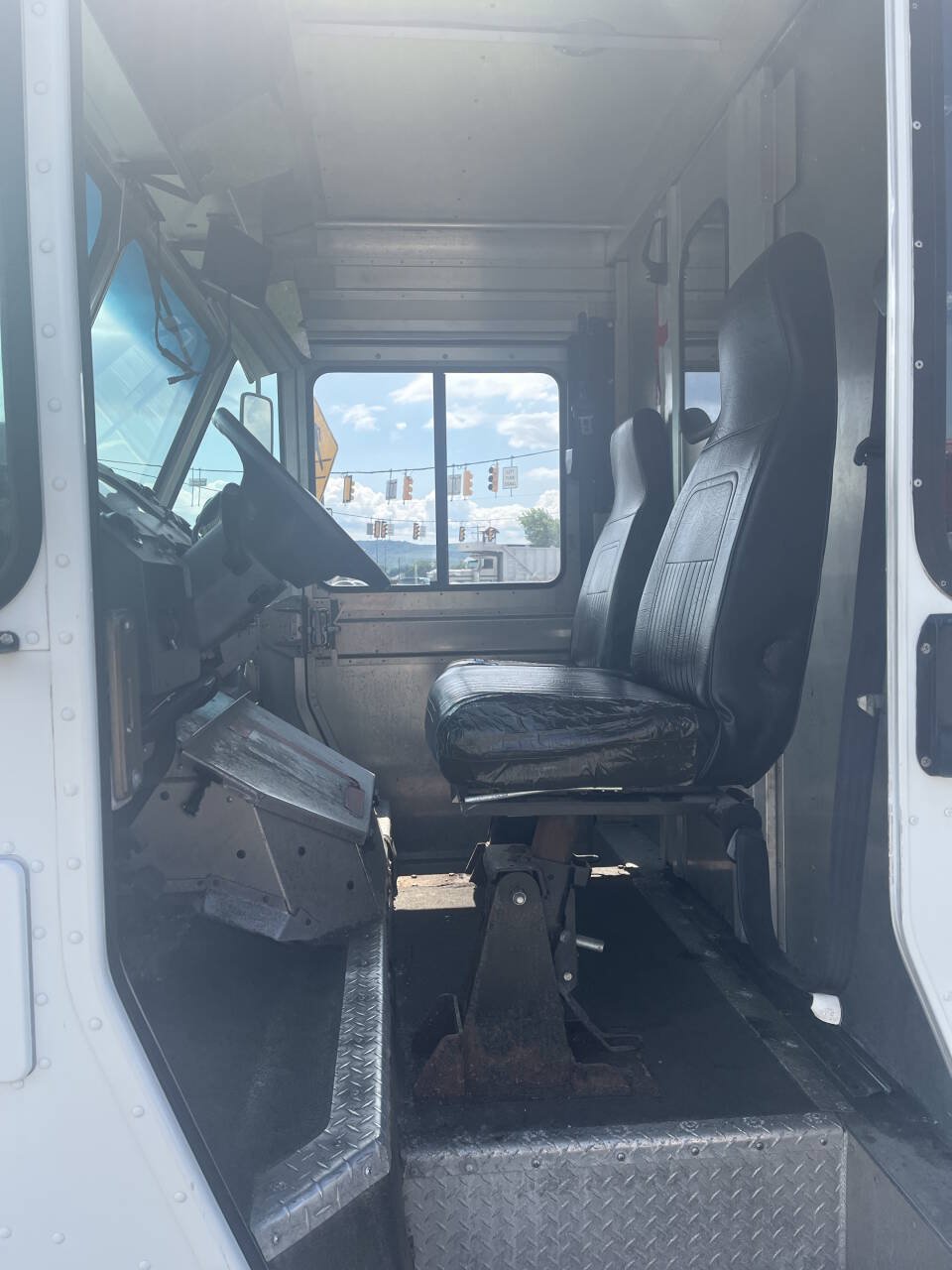 Used 2017 Ford E-350 and Econoline 350 Super Duty w/ A/C Prep Package RWD image 8