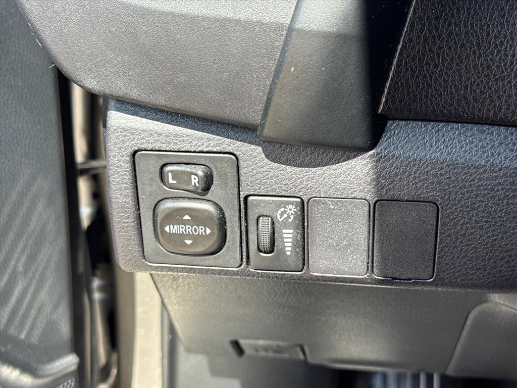Used 2017 Toyota Corolla SE w/ Body Protection Package FWD image 21