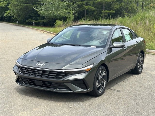 Used 2024 Hyundai Elantra SEL w/ Convenience Package image 2