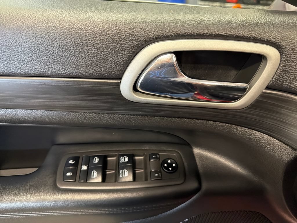 Used 2021 Jeep Grand Cherokee Laredo X AWD/4WD image 15
