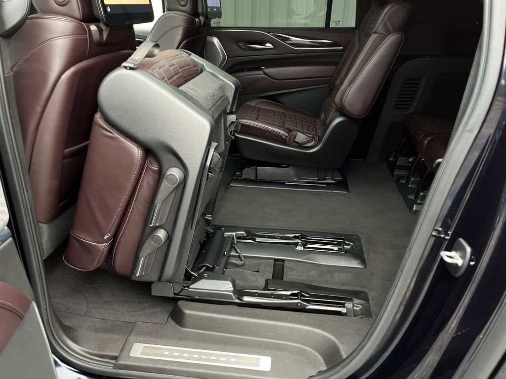 Used 2021 Cadillac Escalade ESV Sport Platinum w/ LPO, ONYX Package image 32
