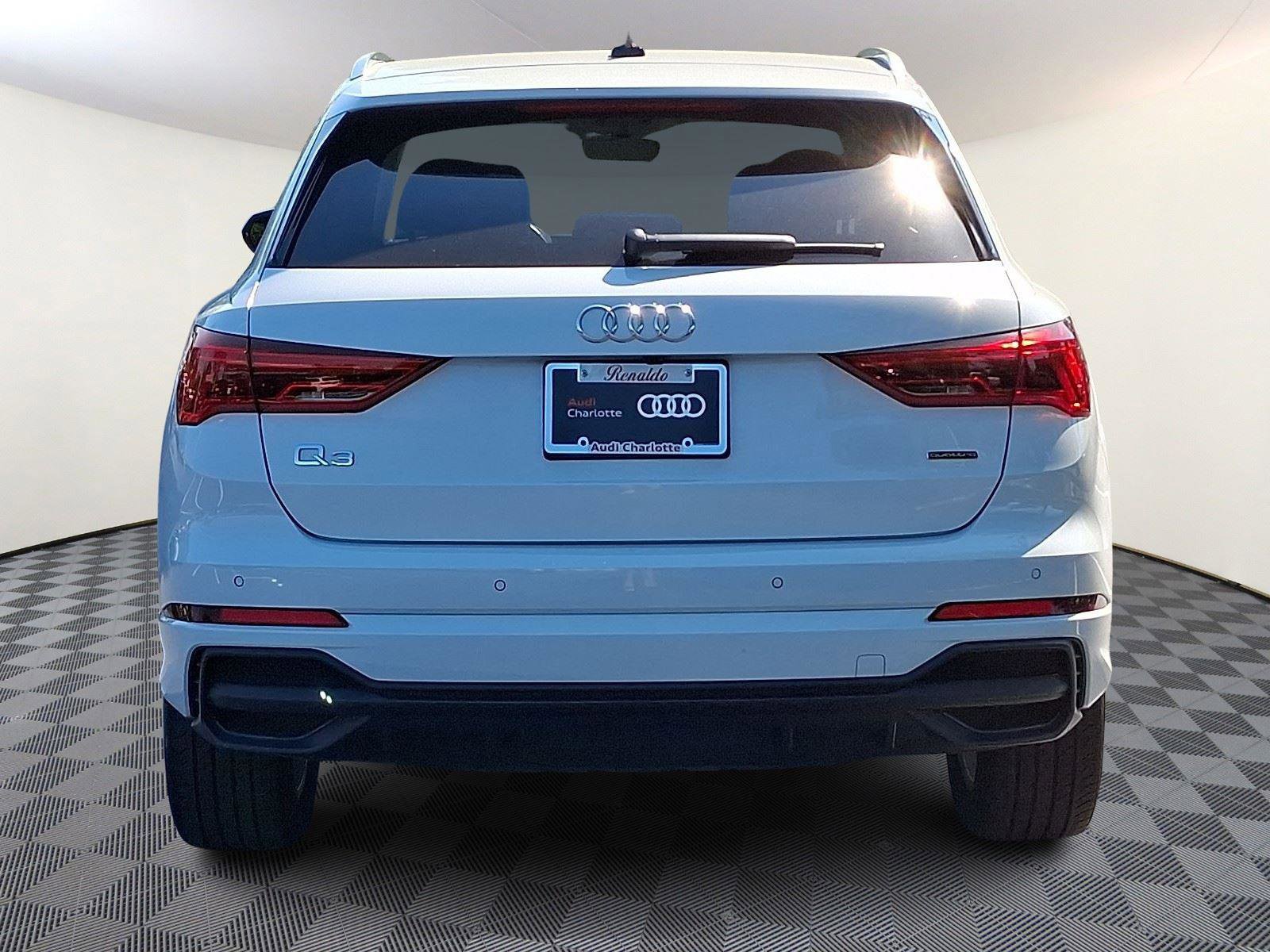 Used 2023 Audi Q3 2.0T Premium w/ Convenience Package AWD/4WD image 5