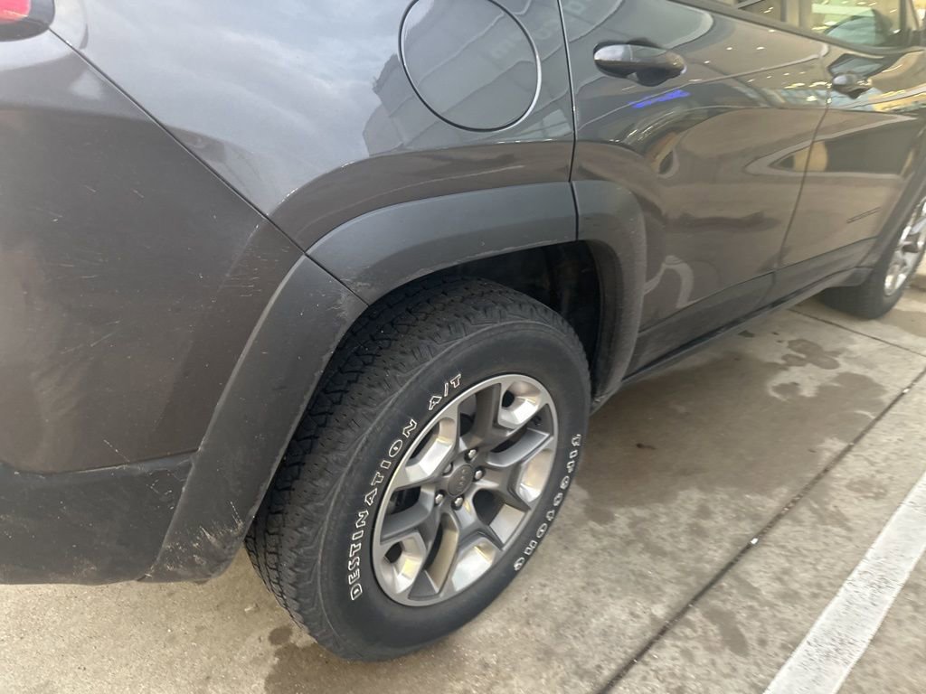 Used 2020 Jeep Cherokee Trailhawk w/ Comfort/Convenience Group image 9