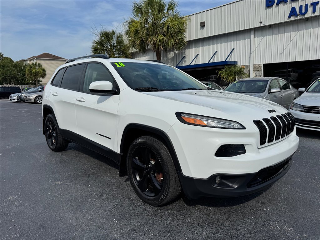 Used 2018 Jeep Cherokee Latitude w/ Altitude Package FWD image 2