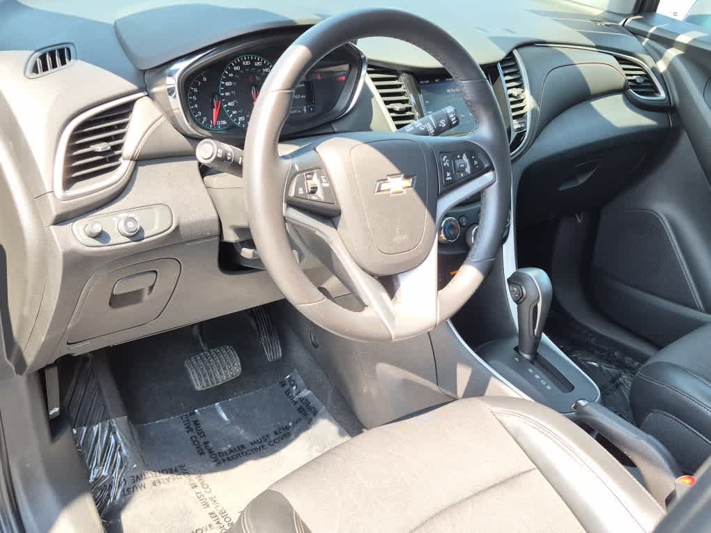 Used 2020 Chevrolet Trax LT w/ LT Convenience Package FWD image 11