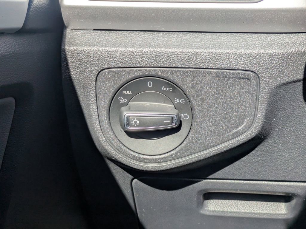 Used 2021 Volkswagen Atlas Cross Sport SE image 25