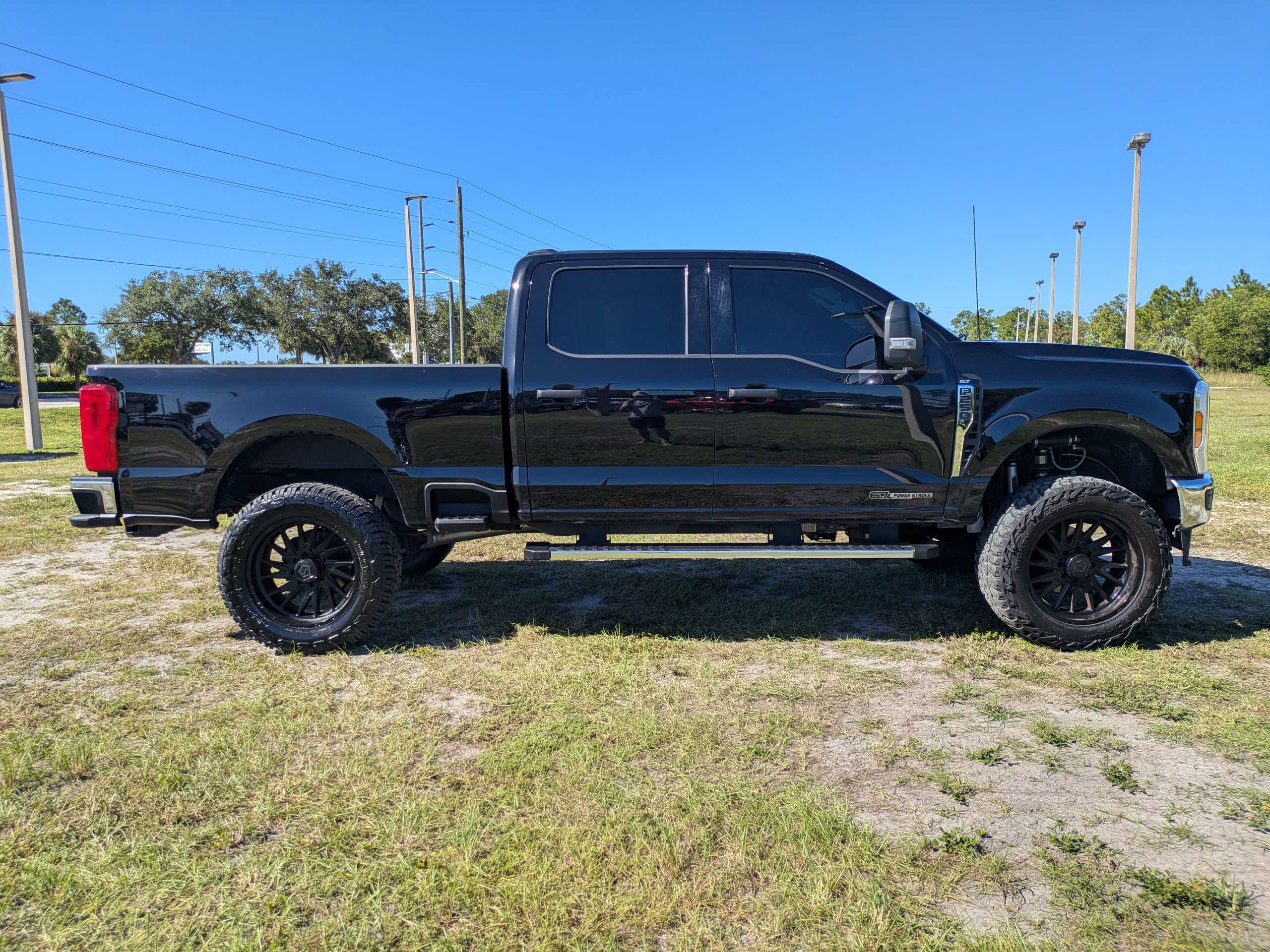 Used 2025 Ford F250 XLT w/ FX4 Off-Road Package AWD/4WD image 4