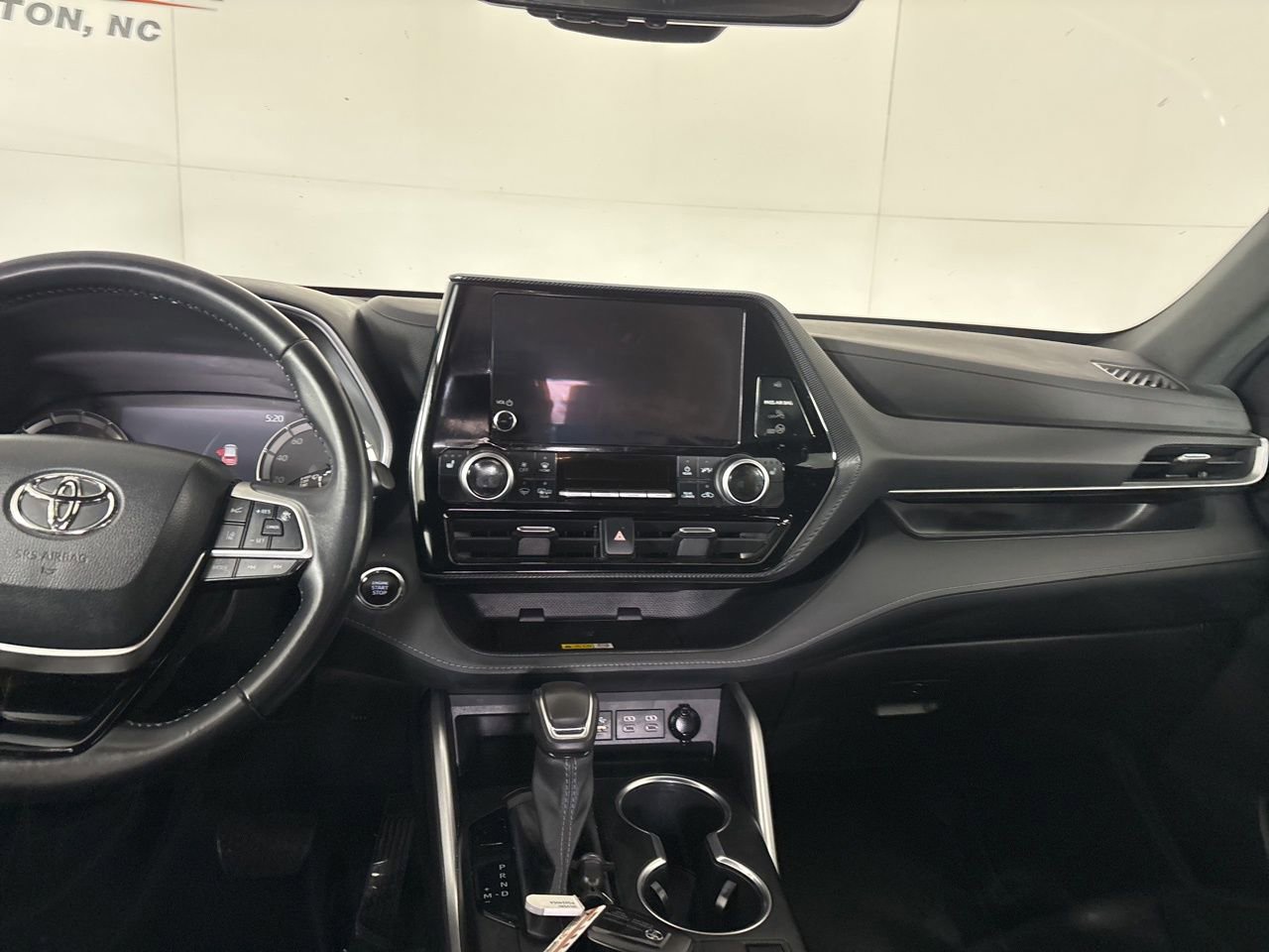 Used 2023 Toyota Highlander XSE image 25