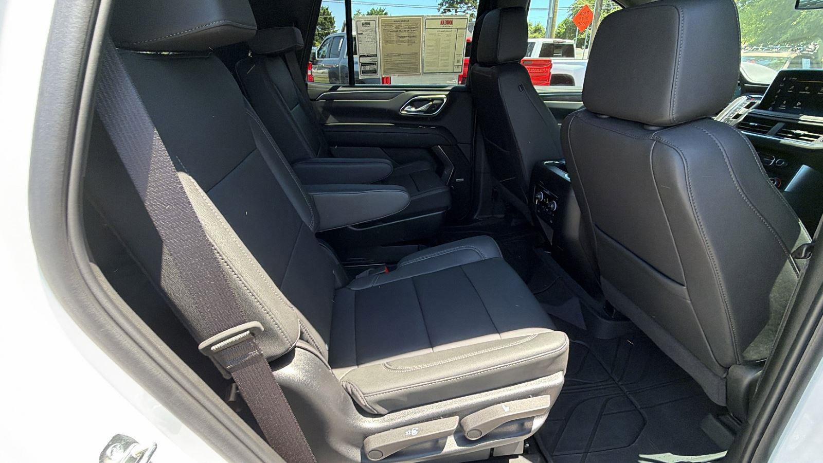 Used 2024 Chevrolet Tahoe Z71 w/ Luxury Package AWD/4WD image 19