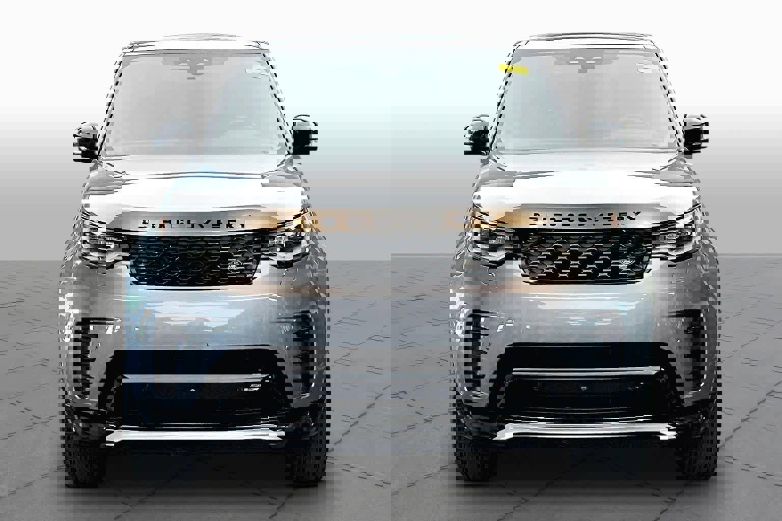 Used 2023 Land Rover Discovery S R-Dynamic image 4