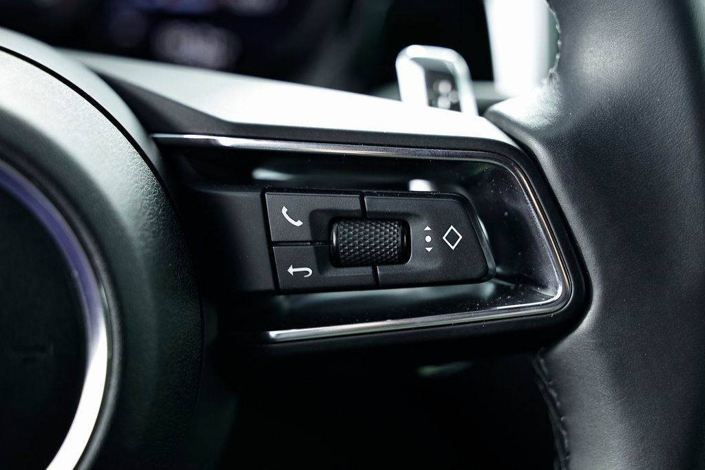 Certified 2025 Porsche Macan image 37