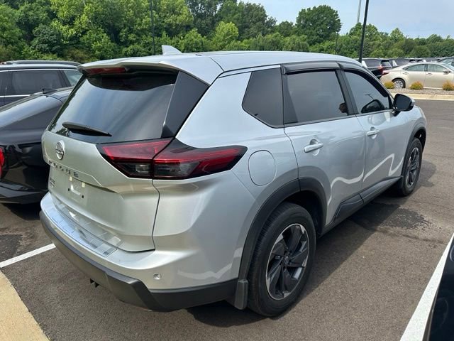 Used 2025 Nissan Rogue SV FWD image 4