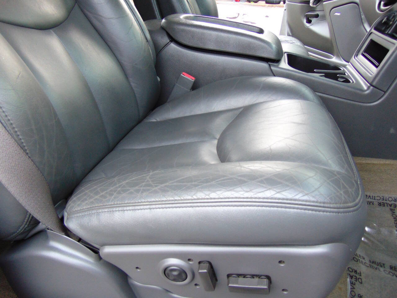 Used 2004 Chevrolet Silverado 2500 LT w/ Heavy-Duty Power Package image 14