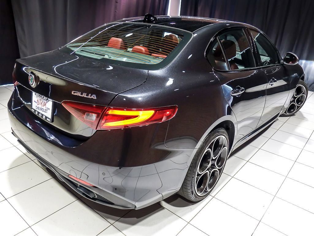 Used 2022 Alfa Romeo Giulia Veloce AWD/4WD image 10