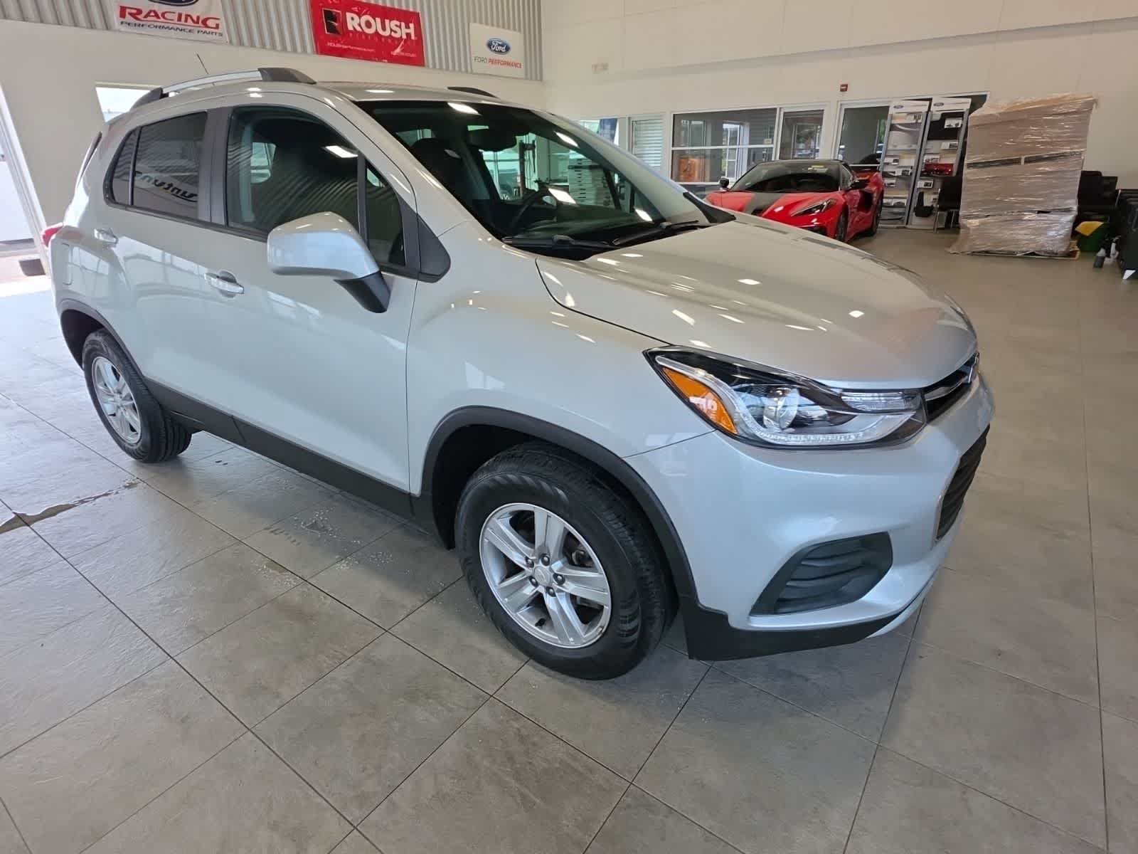 Used 2022 Chevrolet Trax LT w/ LT Convenience Package AWD/4WD image 5