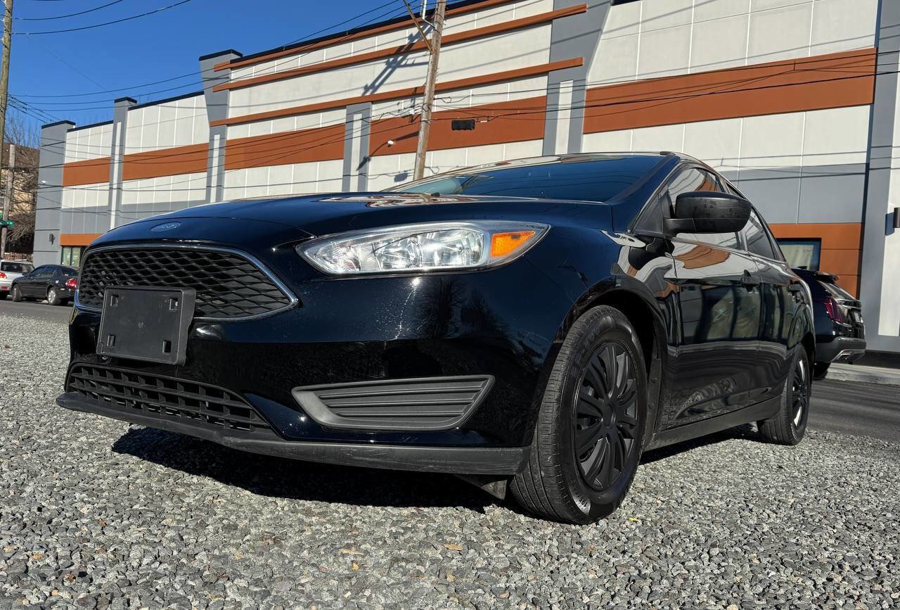 Used 2018 Ford Focus S image 1