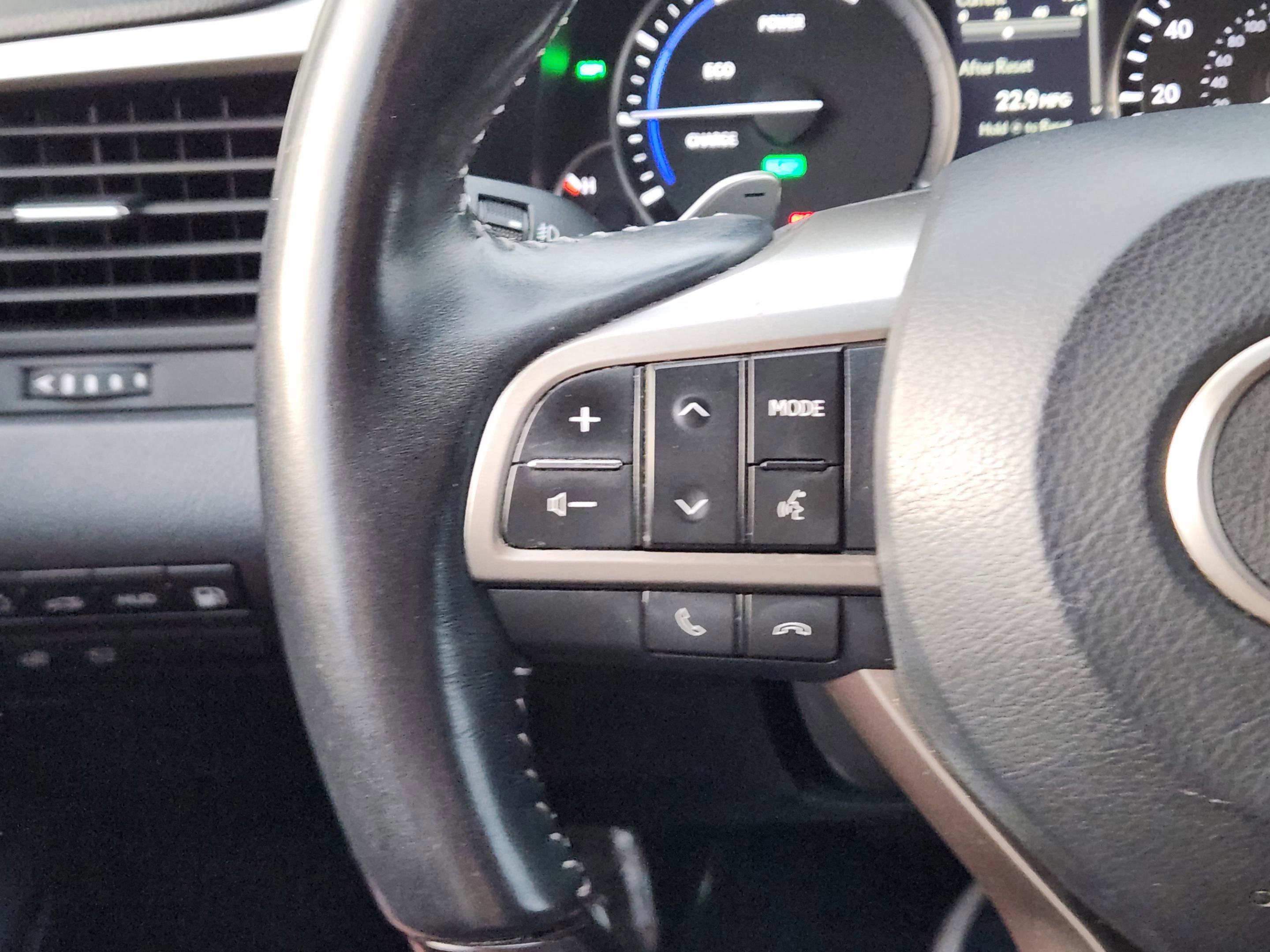 Used 2020 Lexus RX 450hL Luxury w/ Accessory Package image 33